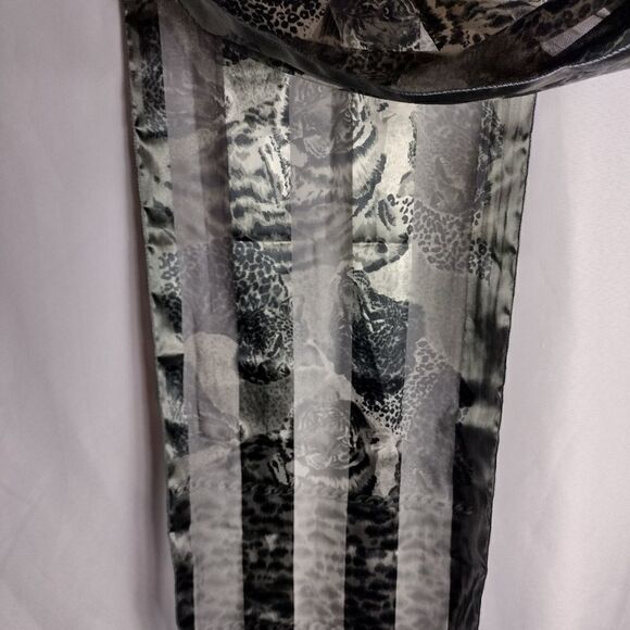 Big cat scarf - Picture 3 of 5